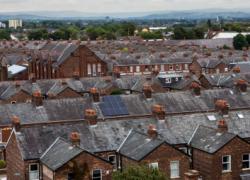 Royaume-Uni : 800 000 logements équipés de solaire, comme remède à la précarité énergétique